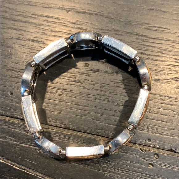 Cameo-Like Style Bracelet - Picture 4 of 7